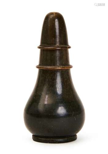 A CHINESE HORN BOTTLE, QING DYNASTY (1644-1911)