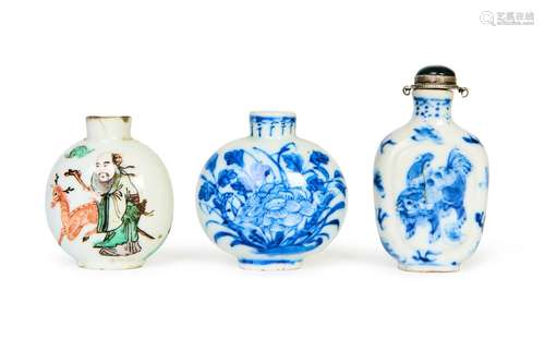 THREE CHINESE BLUE & WHITE AND FAMILLE VERTE SNUFF BOTTL...