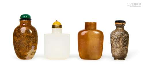 FOUR CHIENSE AGATE, JADE & GLASS SNUFF BOTTLES, QING DYN...