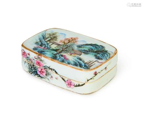 A CHINESE FAMILLE ROSE BOX & COVER, QIANLONG FOUR CHARAC...