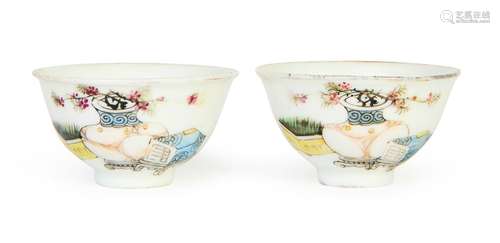 A PAIR OF MINIATURE CHINESE FAMILLE ROSE BOWLS, REPUBLIC PER...