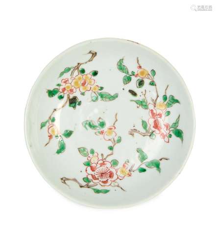 A CHINESE FAMILLE VERTE DISH, KANGXI OR TRANSITIONAL PERIOD,...