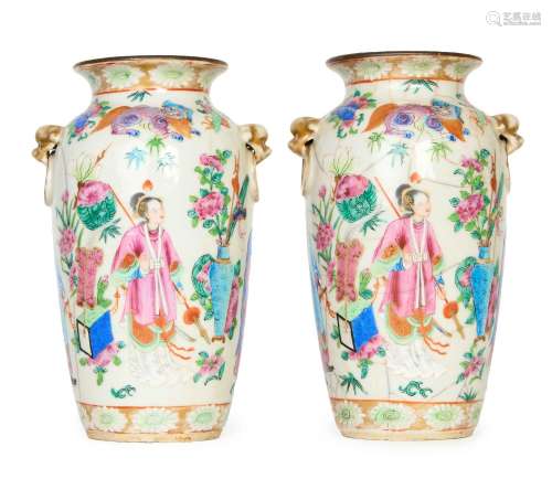A PAIR OF CHINESE FAMILLE ROSE CRACKLE VASES, QING DYNASTY (...