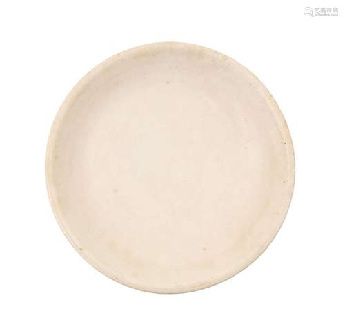 A CHINESE CERAMIC PLATE, YUAN DYNASTY (1279-1368)