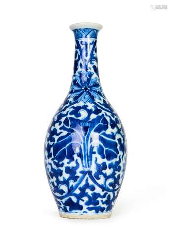 A CHINESE BLUE & WHITE VASE, QING DYNASTY (1644-1911)