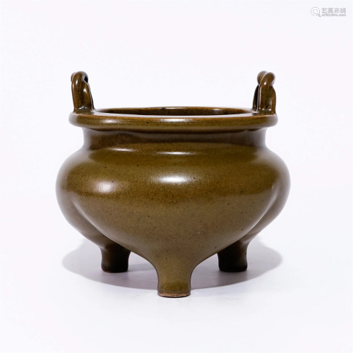 A brown glaze incense burner in the Qing Dynasty