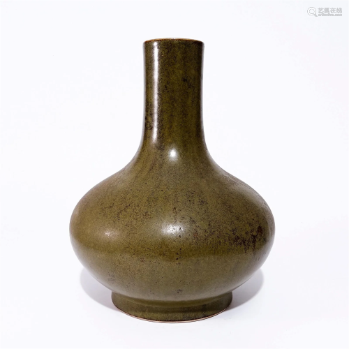 A brown glaze vase in the Guangxu period of the Qing Dynasty
