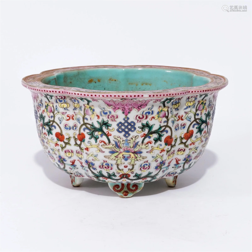 A famille rose flower pot in the Qing Dynasty