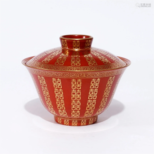 A red glaze tea bowl with painted gold in the Qing Dynasty