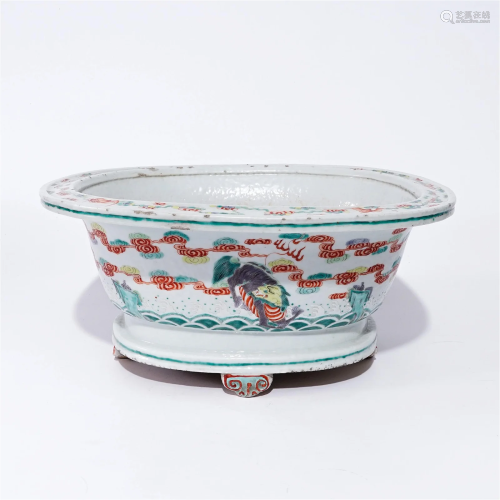 A famille verte flower pot with lion pattern in the Kangxi p...