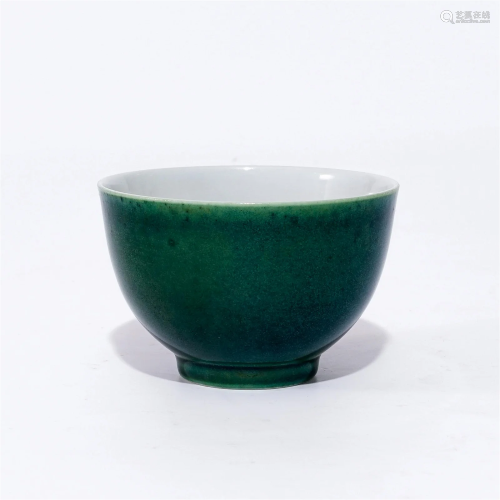 A green glaze cup in the Yongzheng period of the Qing Dynast...