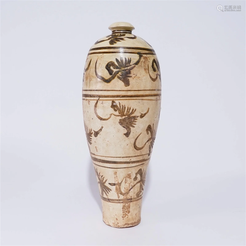 A  Cizhou ware vase with patterns in the Song Dynasty