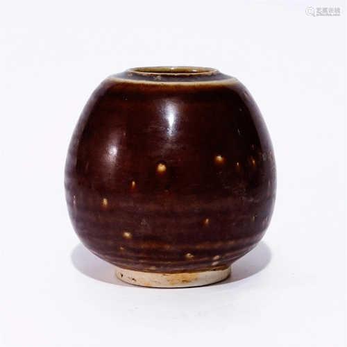 A  Cizhou ware black glaze jar in the Jin Dynasty