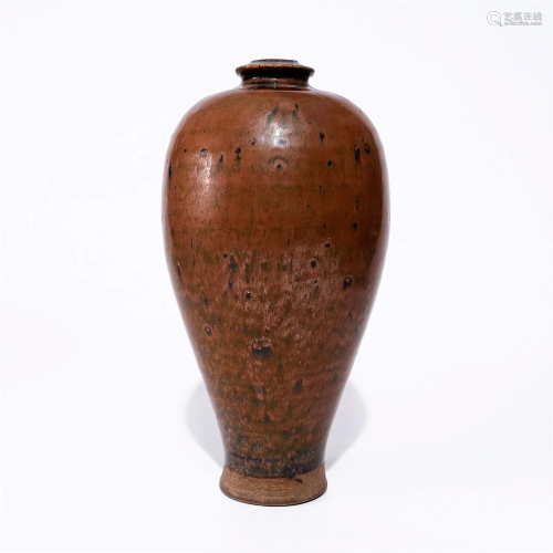 A brown glaze vase in the Yuan Dynasty