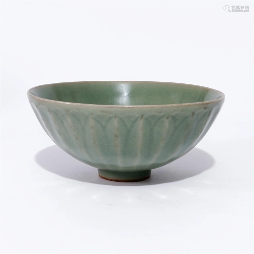 A  Longquan ware lotus-shaped bowl in the Song Dynasty