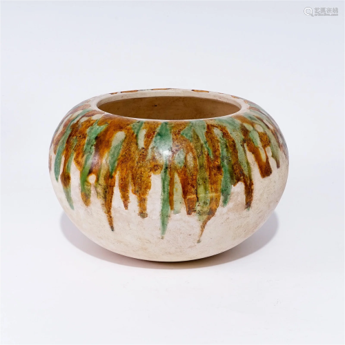 A three-colour glazed bowl in the Tang Dynasty