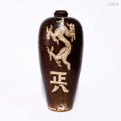 A vase with dragon pattern in the Yuan Dynasty