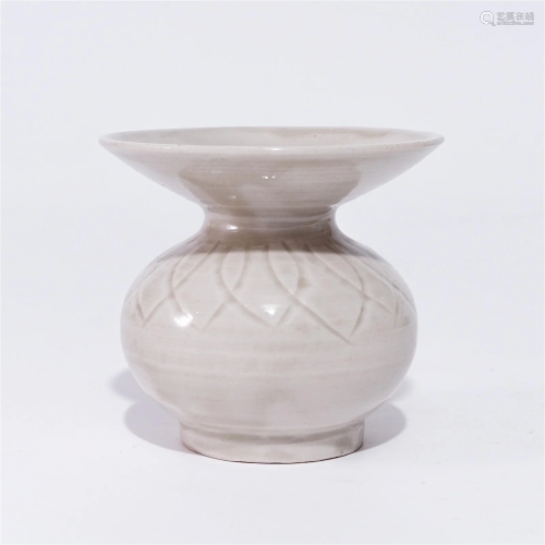 A white glaze container in the Tang Dynasty