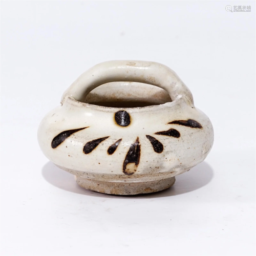 A jar with patterns in the Yuan Dynasty