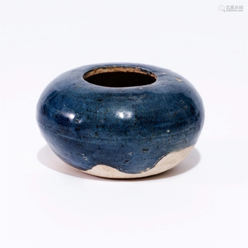 A blue glaze water container in the Tang Dynasty