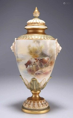 A LARGE ROYAL WORCESTER VASE AND COVER