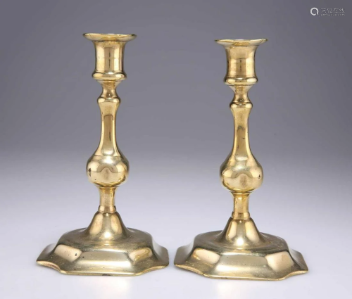 A PAIR OF 18TH CENTURY CAST BRASS CANDLESTICKS