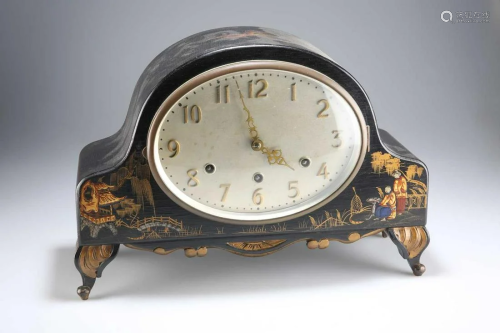 AN EARLY 20TH CENTURY CHINOISERIE LACQUER MANTEL CLOCK