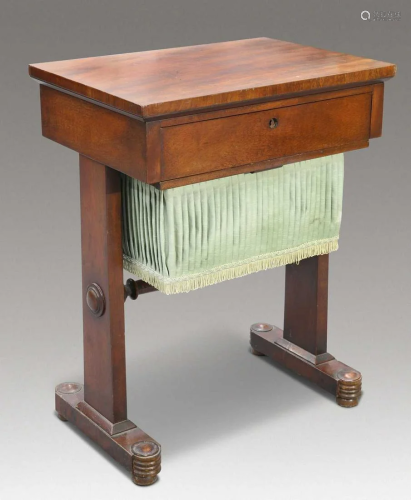 AN EARLY 19TH CENTURY MAHOGANY WORKTABLE