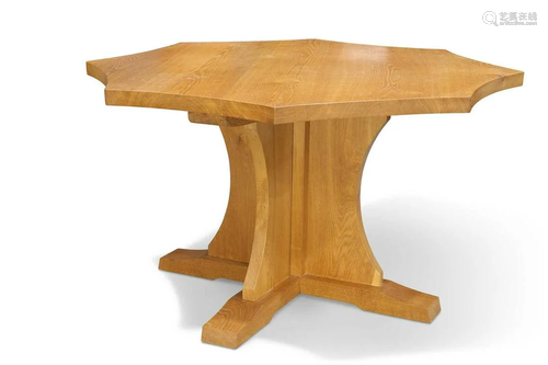 A YORKSHIRE OAK OCTAGONAL BREAKFAST TABLE