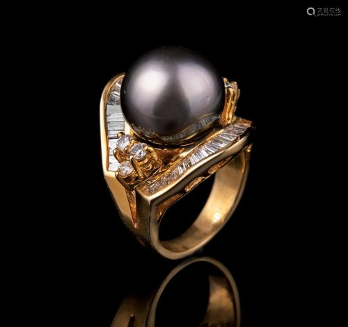 18 kt. Yellow Gold, Diamond and 13 mm. Black Faux