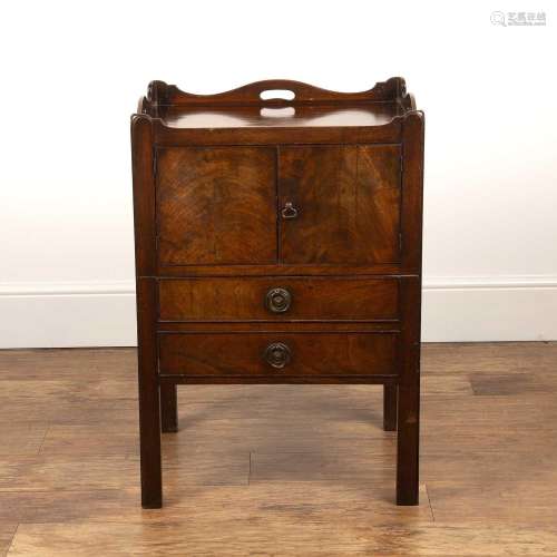 Mahogany tray top commode George III, with original pull-out...