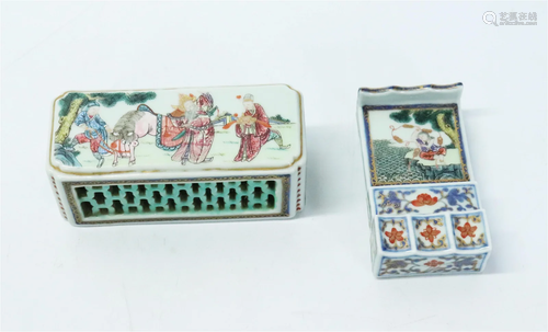 2 Chinese Daoguang Mark Porcelain Stands