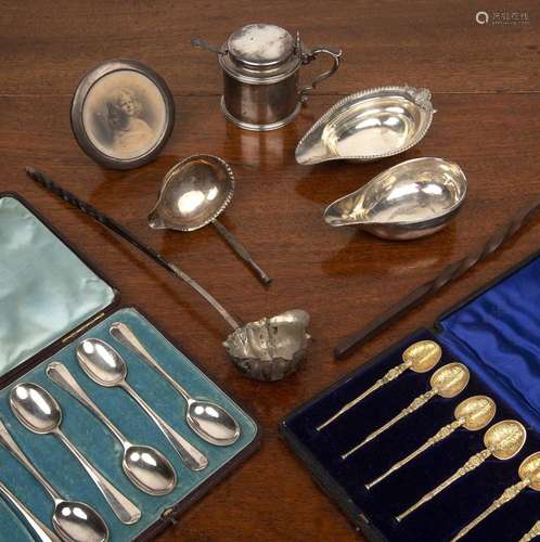 Group of miscellaneous silver comprising of: cased set of si...