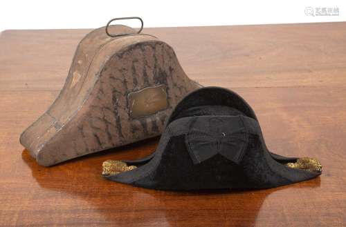 Royal Navy officers bicorn cocked hat in metal case/box (Mil...
