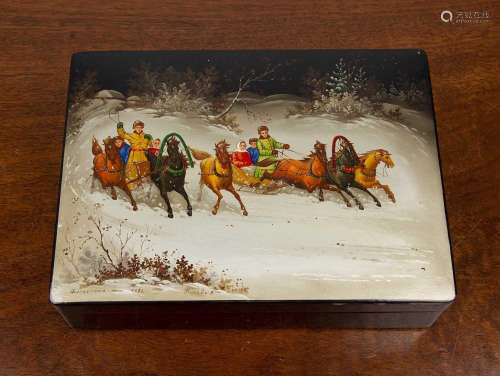 Russian lacquered box 20th Century, painted scene of figures...
