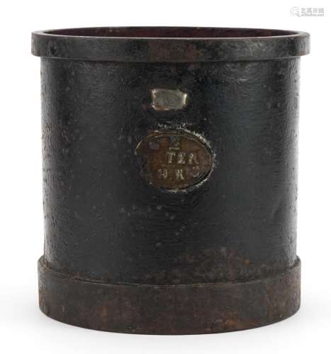 Antique iron bound two litre measure, 15cm high x 15cm in di...