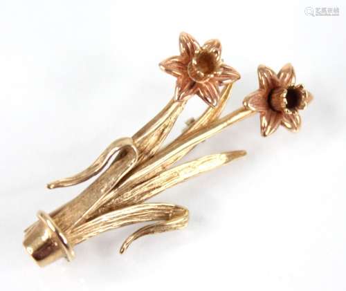 A Clogau 9ct gold daffodil brooch, the daffodil heads modell...