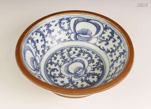 A Chinese blue and white batavia basin, 19th century, the ci...