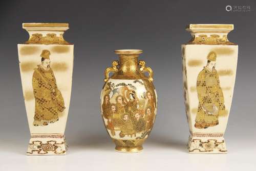 A pair of Japanese Satsuma vases, Meiji period (1868-1912), ...