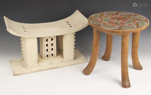 A West African tribal art Ghana Ashanti white stool, 28cm hi...