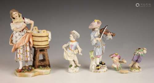 A Meissen porcelain figure modelled as a violinist, early 20...