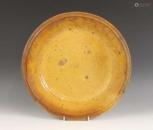 A salt glazed earthenware bowl, probably British late 18th c...