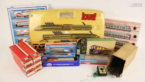 A selection of HO gauge model railway equipment, comprising:...