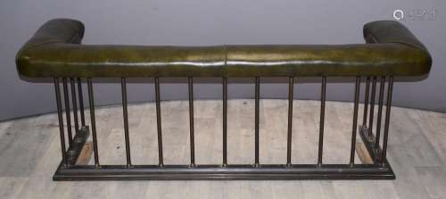 Green leather and brass/bronze club fender, L160 x D52 x H56...
