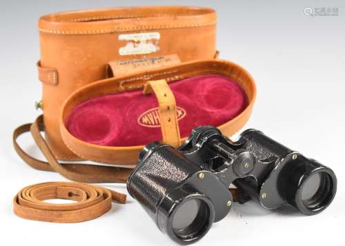 E.Leitz Wetzlar cased pair of 8x30 Binuxit binoculars in Ker...