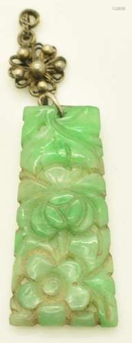 Chinese carved jadeite pendant depicting flowers, 1.9g, 2.6c...