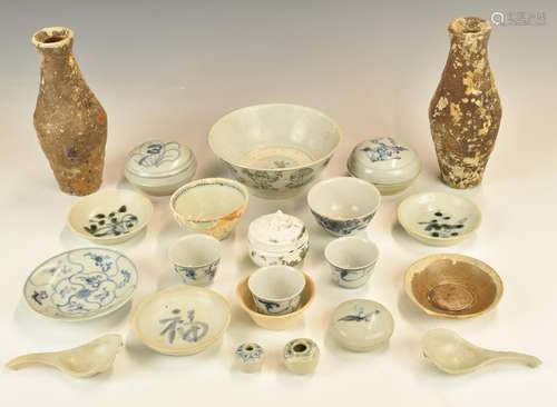 Chinese18th/19thC and earlier porcelain, mostly from the Tek...