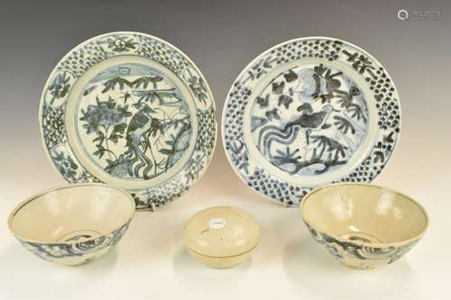 Chinese 17thCporcelain from the Binn Thuan shipwreck compris...