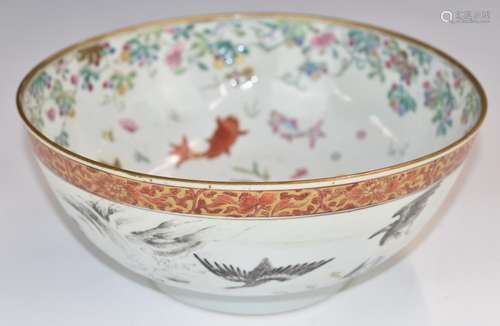 Chinese 19thCpedestal bowl with interior decoration of fish ...