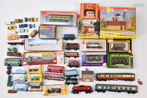 A collection of 00 gauge model railway rolling stock items, ...